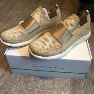 NEW APL TechLoom Bliss Sz 8 Slip-On Athletic Shoes